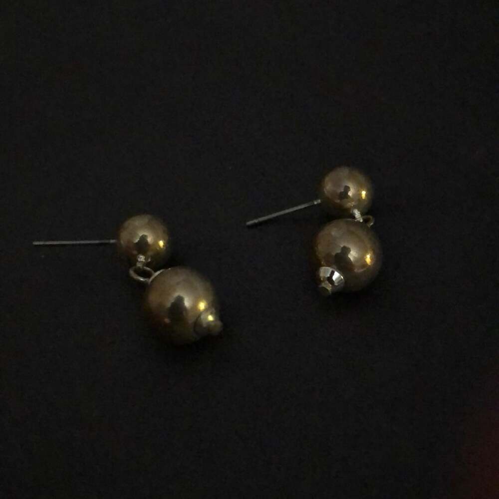 Silver earrings - Picture 2 of 2